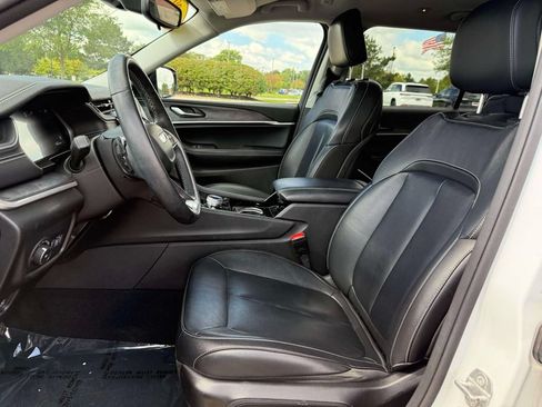 Used 2022 Jeep Grand Cherokee L Limited AWD/4WD image 14