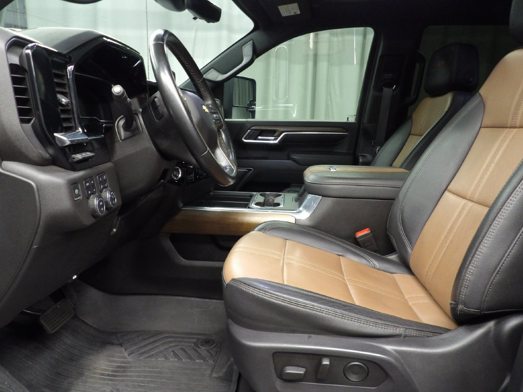 Used 2024 Chevrolet Silverado 2500 High Country w/ High Country Premium Package AWD/4WD image 11
