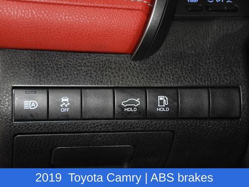 Used 2019 Toyota Camry XSE image 9