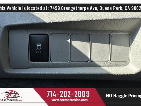 Used 2015 Toyota Sienna LE FWD image 28