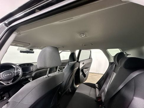 Used 2025 Kia Soul LX w/ LX Technology Package FWD image 13