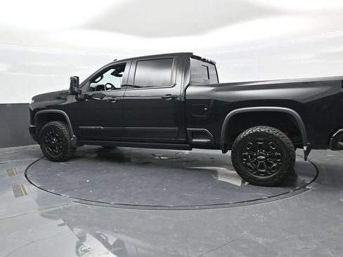 Used 2024 Chevrolet Silverado 2500 High Country w/ Midnight Edition AWD/4WD image 4
