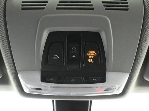 Used 2018 BMW 320i xDrive Sedan w/ Convenience Package image 21