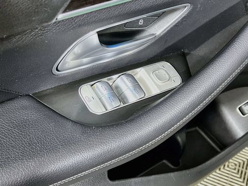 Used 2023 Mercedes-Benz GLS 450 4MATIC image 18