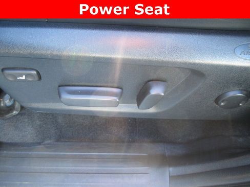 Used 2018 Toyota Tundra Platinum image 25