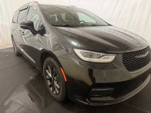 Used 2021 Chrysler Pacifica Touring-L w/ S Appearance Package image 10