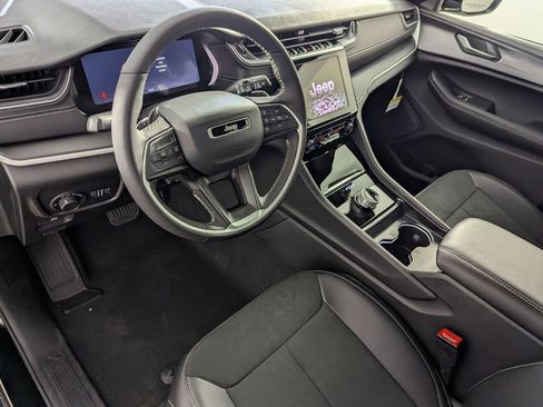 New 2025 Jeep Grand Cherokee L Laredo image 12