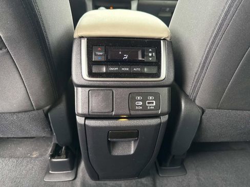 Certified 2025 Subaru Ascent Premium w/ Premium Package image 19