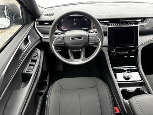 New 2025 Jeep Grand Cherokee Laredo X image 14