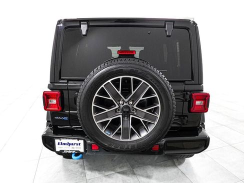 Used 2023 Jeep Wrangler Unlimited Sahara AWD/4WD image 5