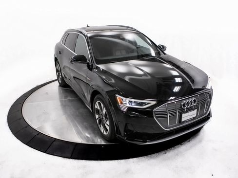 Used 2022 Audi e-tron Premium Plus w/ Premium Plus Package image 37