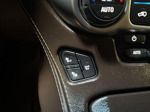 Used 2016 Chevrolet Suburban LTZ image 18