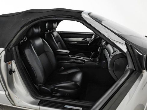 Used 2004 Ford Thunderbird image 31