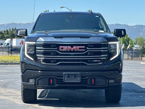 Used 2024 GMC Sierra 1500 AT4 w/ Technology Package AWD/4WD image 9