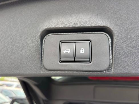 Used 2022 Nissan Rogue SV w/ SV Premium Package image 17