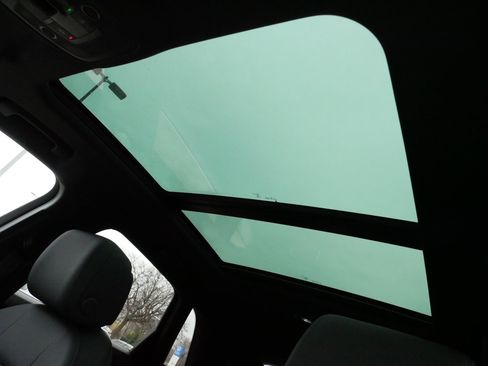 Used 2025 Audi Q3 2.0T Premium image 31