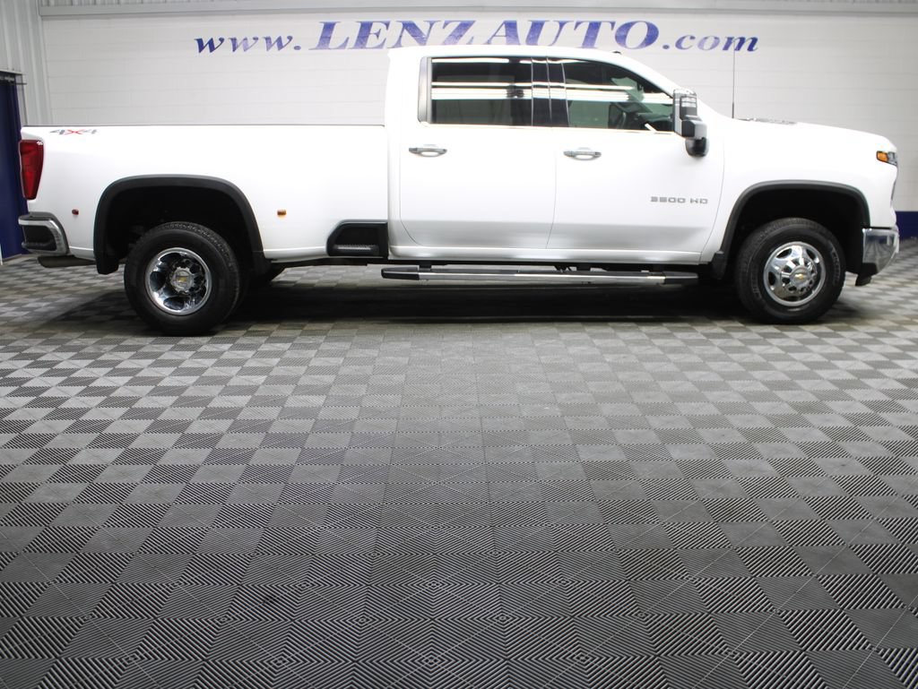 Used 2024 Chevrolet Silverado 3500 LTZ w/ LTZ Convenience Package AWD/4WD image 2