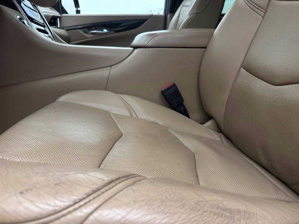 Used 2018 Cadillac Escalade ESV Platinum AWD/4WD image 24