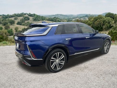 Used 2023 Cadillac Lyriq 2WD image 7