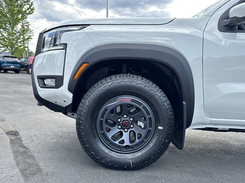 New 2026 Nissan Frontier PRO-4X w/ Tow Package AWD/4WD image 9