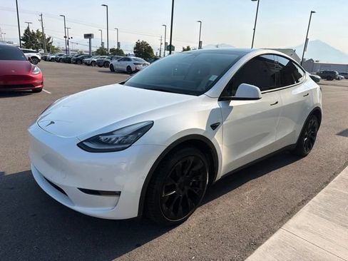 Used 2023 Tesla Model Y Long Range AWD/4WD image 3