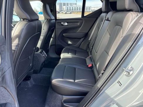 Certified 2025 Volvo XC40 B5 Plus image 4