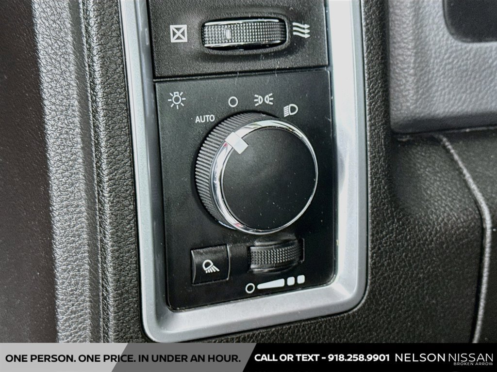 Used 2019 RAM 1500 Classic SLT w/ Luxury Group AWD/4WD image 10