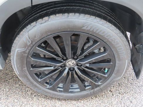 Used 2023 Toyota Highlander XSE image 15