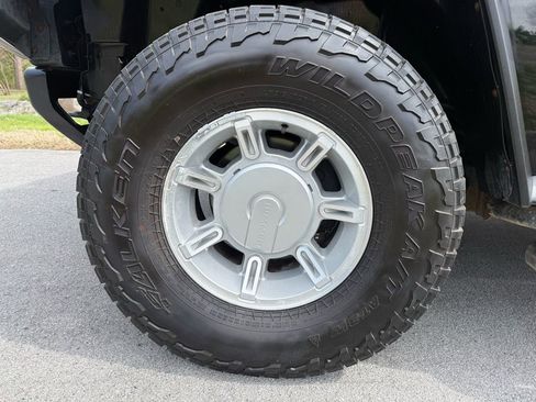 Used 2003 HUMMER H2 w/ Preferred Equipment Group image 12
