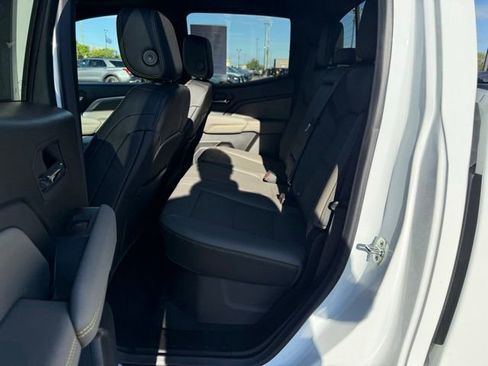 Used 2026 Chevrolet Colorado ZR2 w/ Technology Package AWD/4WD image 14