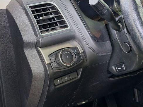 Used 2018 Ford Explorer Platinum image 12