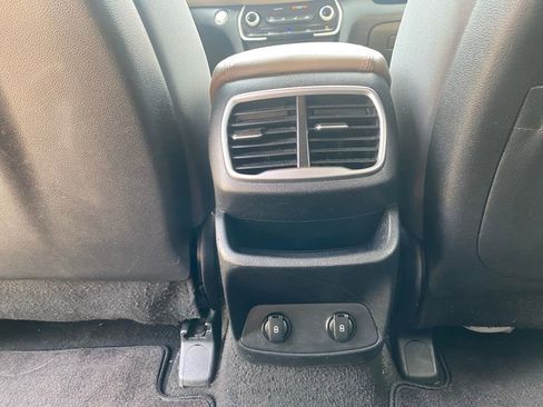 Used 2019 Hyundai Santa Fe SEL image 29