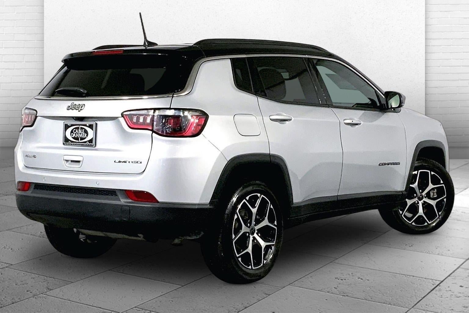 Used 2025 Jeep Compass Limited AWD/4WD image 13