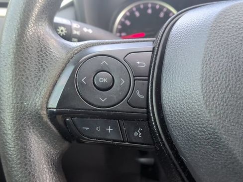 Used 2020 Toyota RAV4 LE FWD image 18