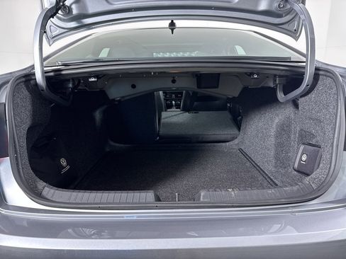 Used 2021 Volkswagen Jetta SE w/ SE Cold Weather Package image 6