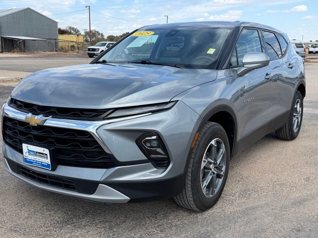 Used 2025 Chevrolet Blazer LT FWD image 1