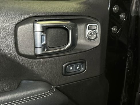 Used 2022 Jeep Wrangler Unlimited Sahara w/ Cold Weather Group AWD/4WD image 16