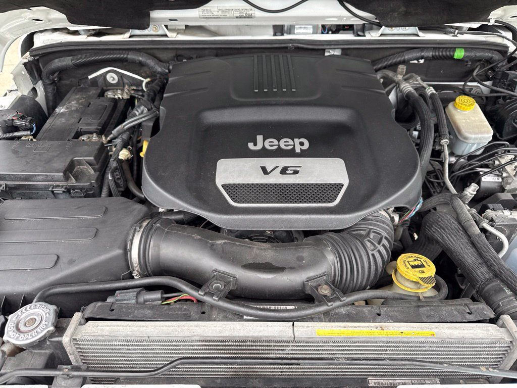 Used 2018 Jeep Wrangler Unlimited Sahara w/ Connectivity Group AWD/4WD image 50
