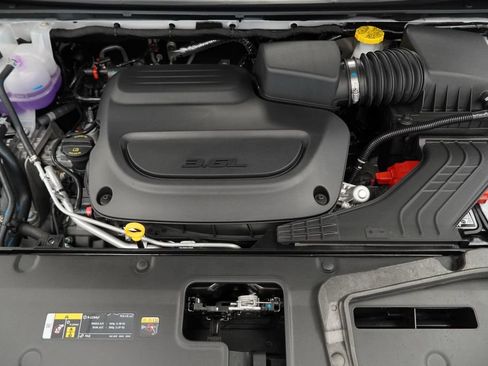 New 2027 Chrysler Pacifica Select AWD/4WD image 38