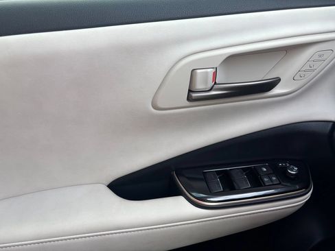 Used 2025 Toyota Crown AWD/4WD image 28
