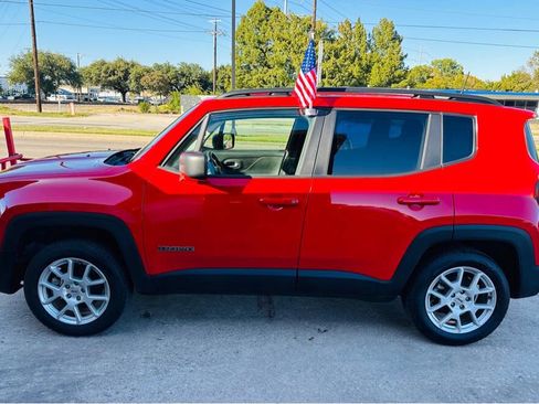 Used 2022 Jeep Renegade Latitude image 2