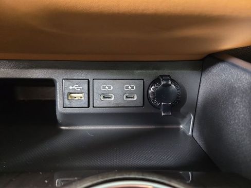 Used 2023 Toyota Highlander Platinum image 28