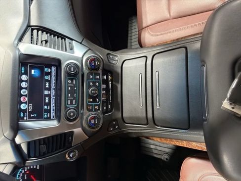 Used 2019 Chevrolet Suburban Premier w/ Premier Plus Edition AWD/4WD image 33