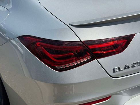 Used 2022 Mercedes-Benz CLA 250 4MATIC image 9