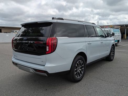 Used 2025 Ford Expedition Max Platinum AWD/4WD image 3