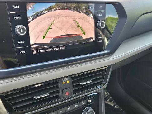 Certified 2024 Volkswagen Taos SE FWD image 23