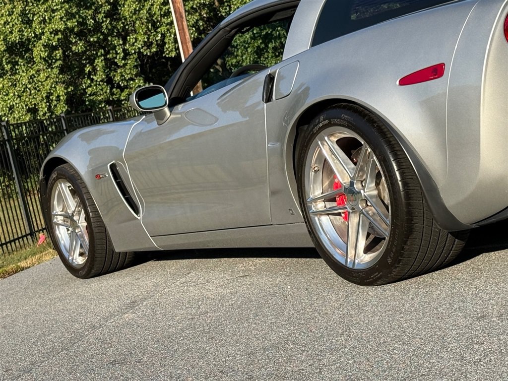 Used 2006 Chevrolet Corvette Z06 w/ Preferred Equipment Group RWD image 28