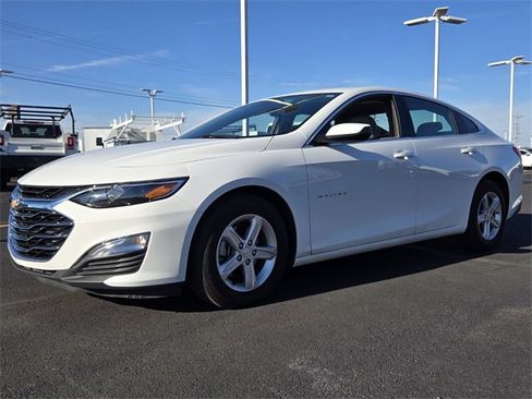 Used 2025 Chevrolet Malibu LS w/ Driver Confidence Package image 7