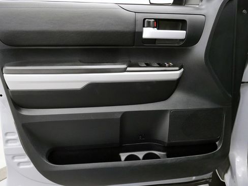 Used 2018 Toyota Tundra SR5 AWD/4WD image 13