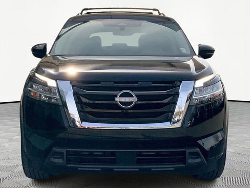 Used 2022 Nissan Pathfinder SV image 2